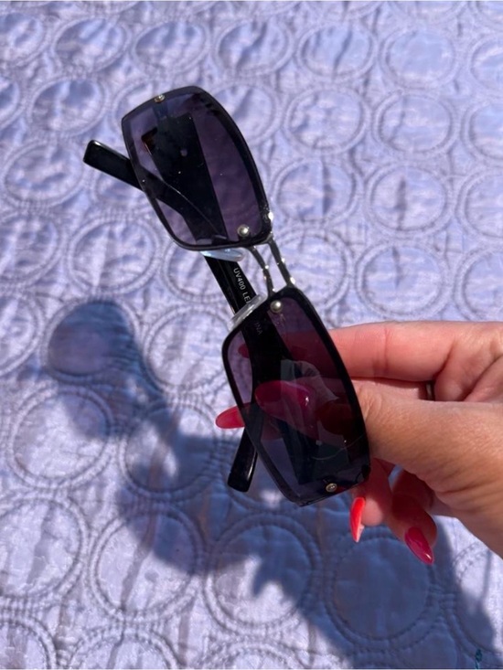 Accessories - Y2K Black Rectangular Sunglasses with Dark Lenses